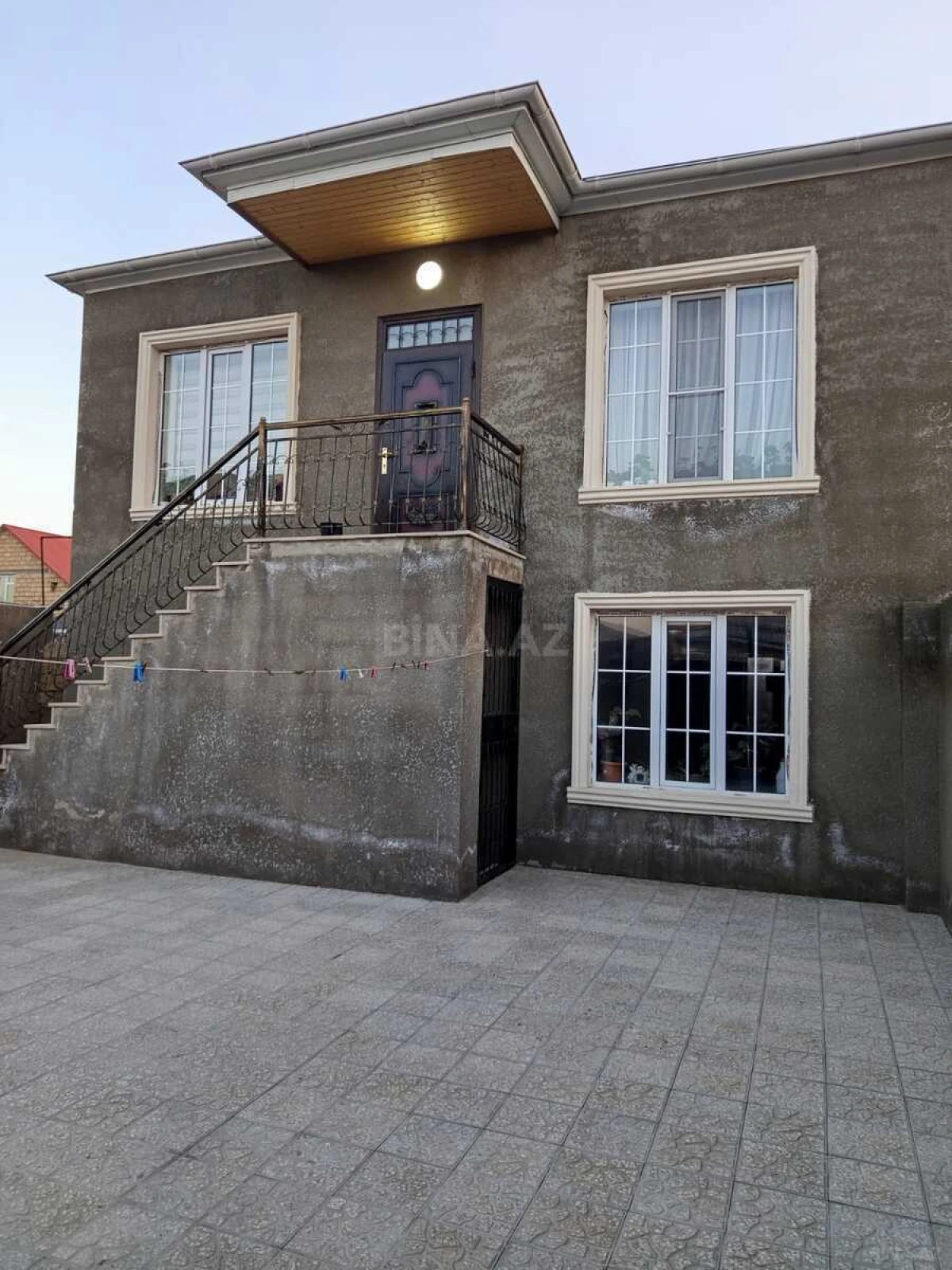 Satılır 8 otaqlı həyət evi 180 m²