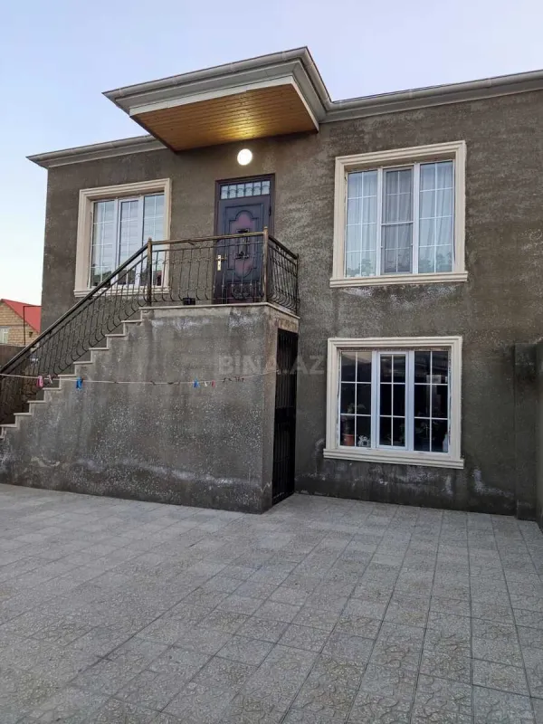 Satılır 8 otaqlı həyət evi 180 m²