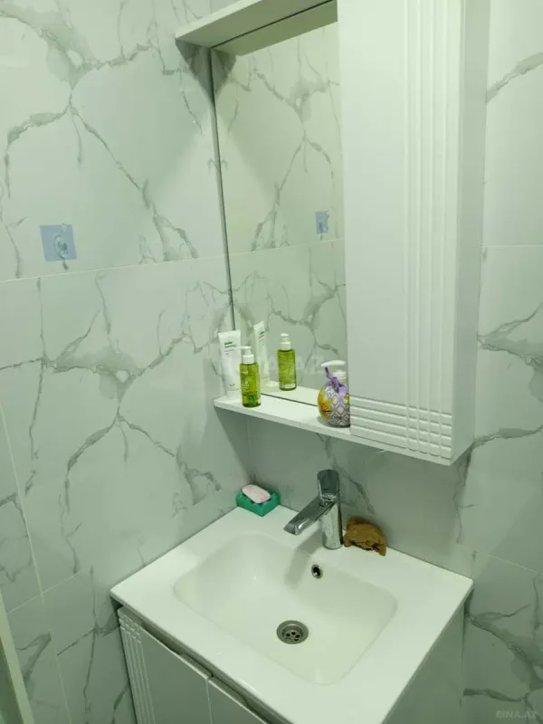 Satılır 8 otaqlı həyət evi 180 m²