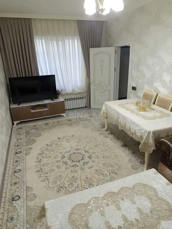 Satılır 8 otaqlı həyət evi 180 m²