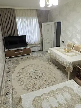 Satılır 8 otaqlı həyət evi 180 m²