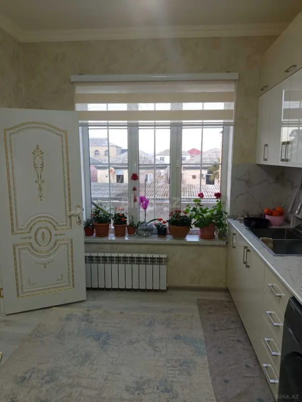Satılır 8 otaqlı həyət evi 180 m²