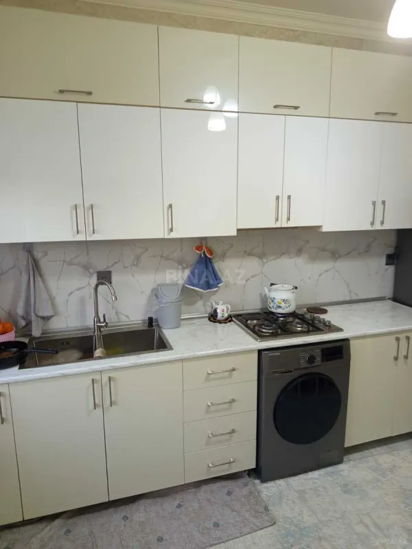 Satılır 8 otaqlı həyət evi 180 m²