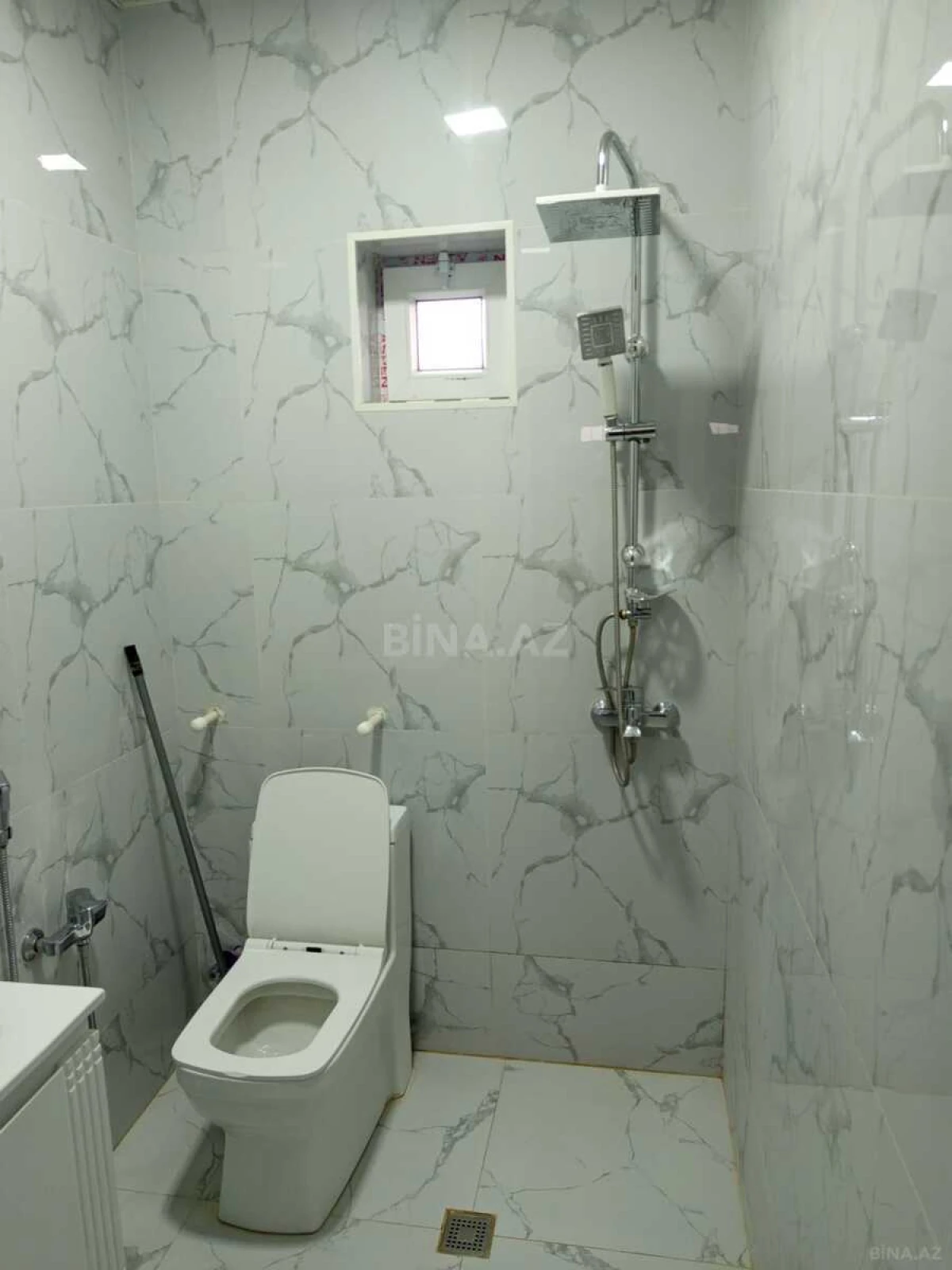 Satılır 8 otaqlı həyət evi 180 m²