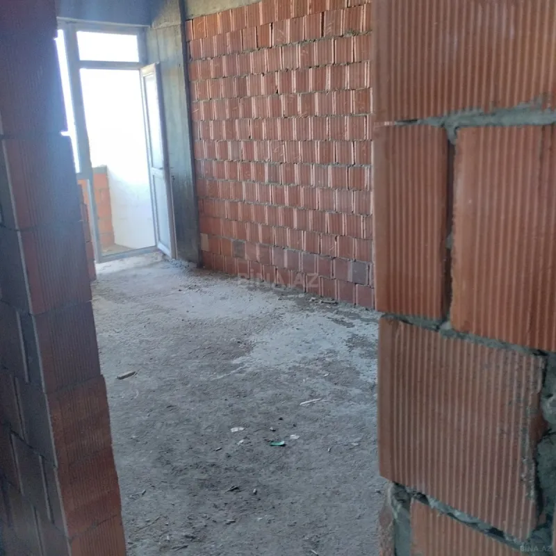 Satılır 6 otaqlı mənzil 308 m²