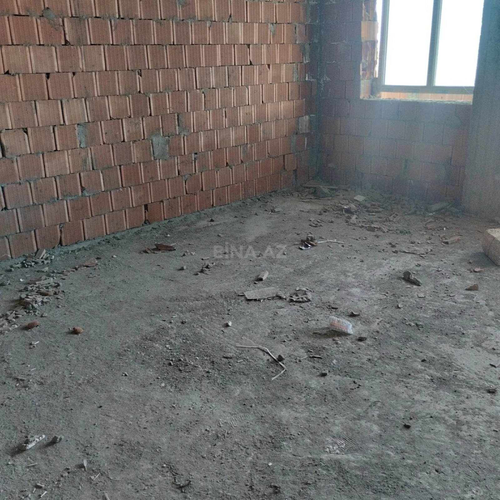 Satılır 6 otaqlı mənzil 308 m²