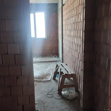Satılır 6 otaqlı mənzil 308 m²