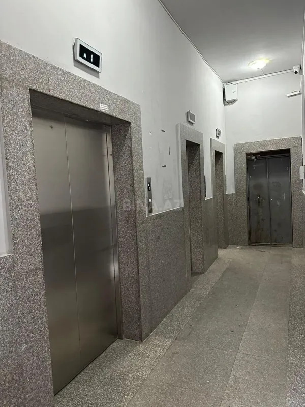 Satılır 3 otaqlı mənzil 157 m²