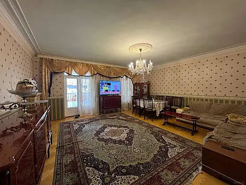 Satılır 4 otaqlı mənzil 160 m² — Bakı 4 otaq 160.00 m²