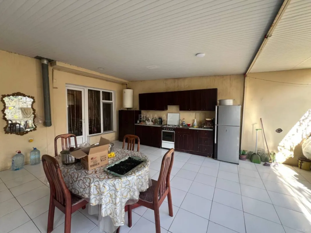 Satılır 4 otaqlı mənzil 160 m²