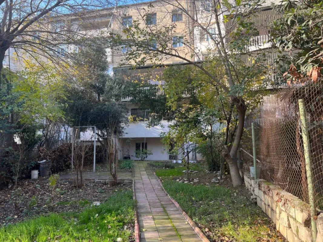 Satılır 4 otaqlı mənzil 160 m²