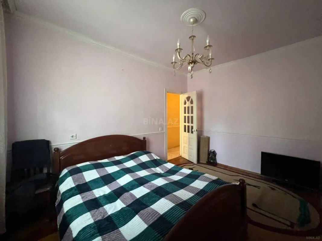 Satılır 4 otaqlı mənzil 160 m²