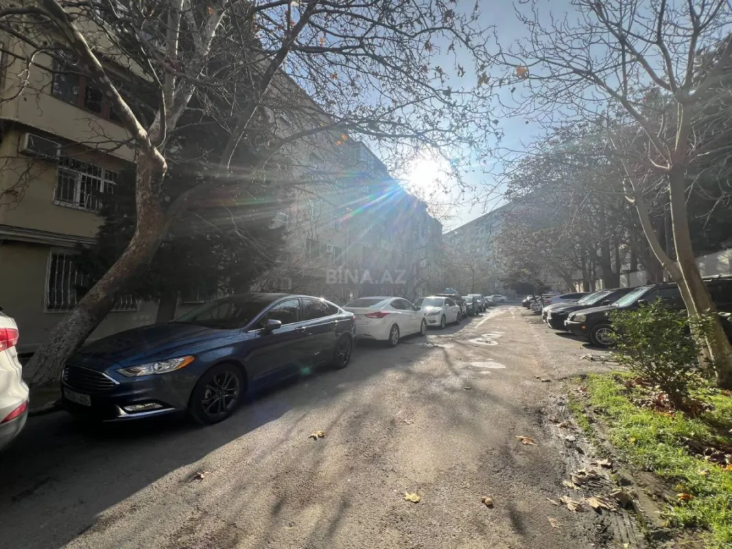 Satılır 4 otaqlı mənzil 160 m²