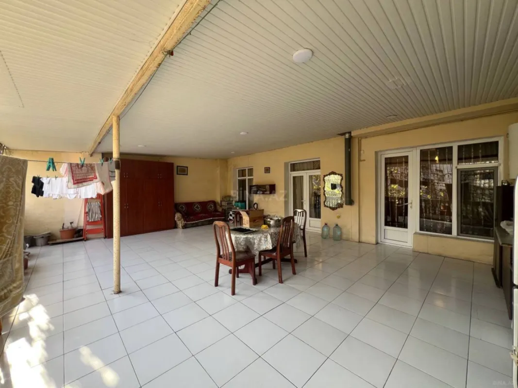 Satılır 4 otaqlı mənzil 160 m²