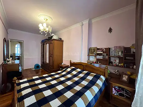 Satılır 4 otaqlı mənzil 160 m²