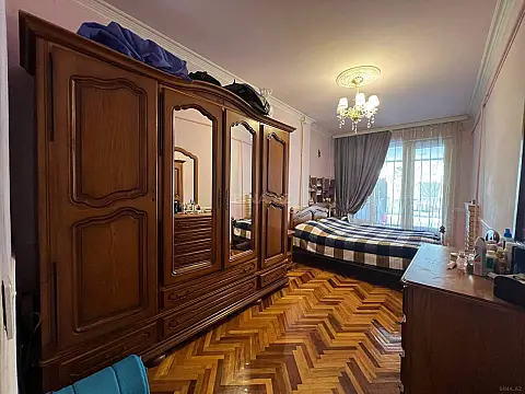 Satılır 4 otaqlı mənzil 160 m²