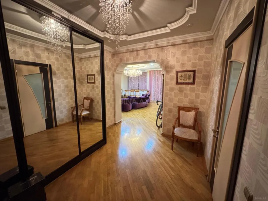 Satılır 3 otaqlı mənzil 146 m²