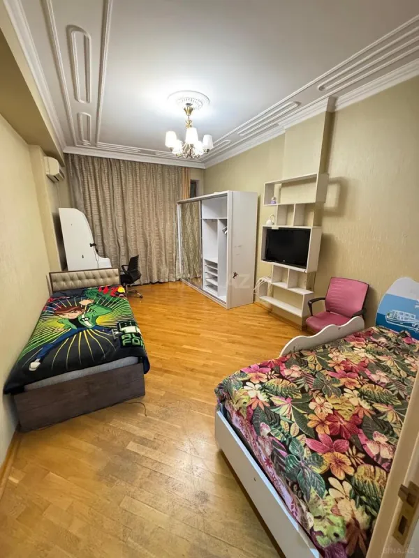 Satılır 3 otaqlı mənzil 146 m²