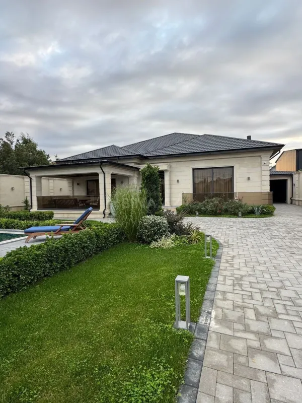 Satılır 6 otaqlı həyət evi 400 m²