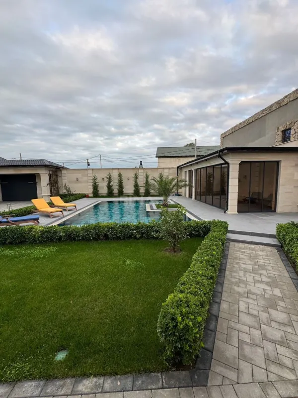 Satılır 6 otaqlı həyət evi 400 m²