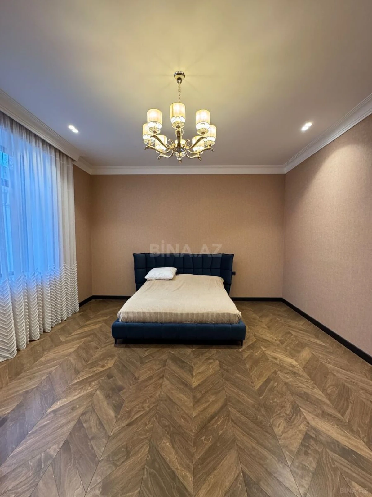 Satılır 6 otaqlı həyət evi 400 m²