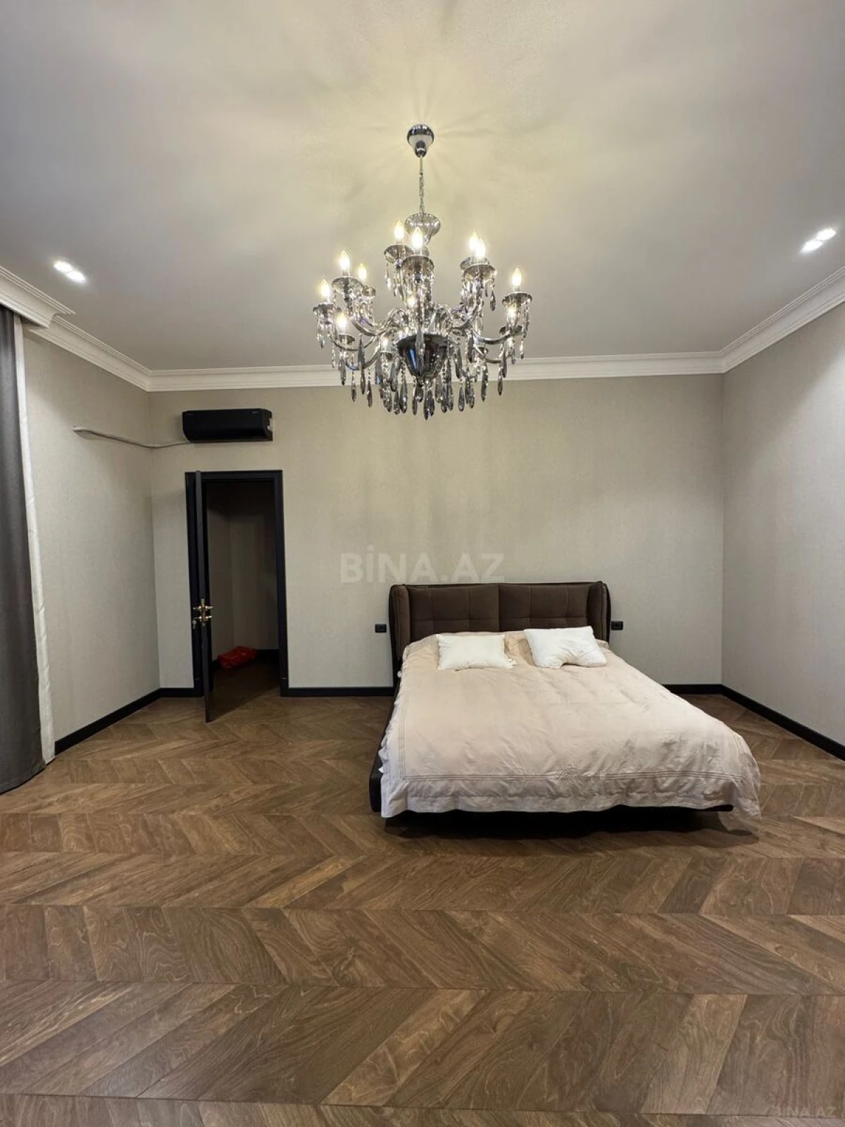 Satılır 6 otaqlı həyət evi 400 m²