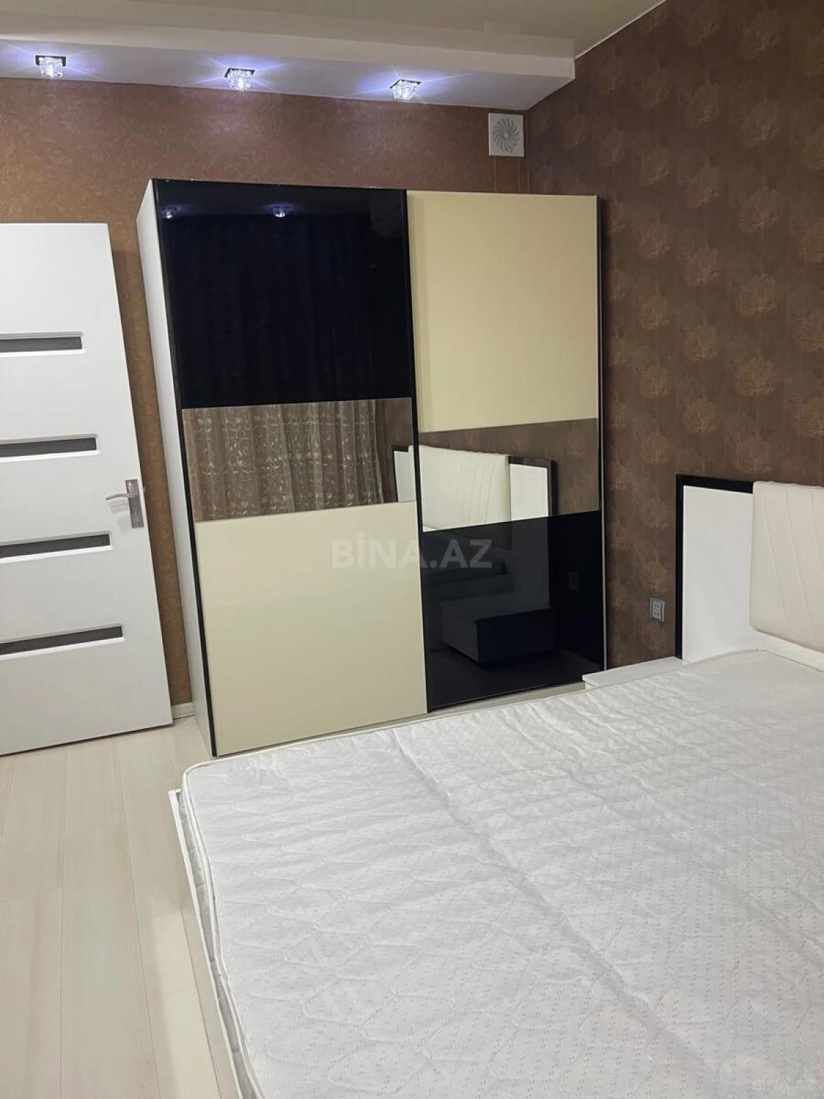 Kirayə verilir 2 otaqlı mənzil 70 m²