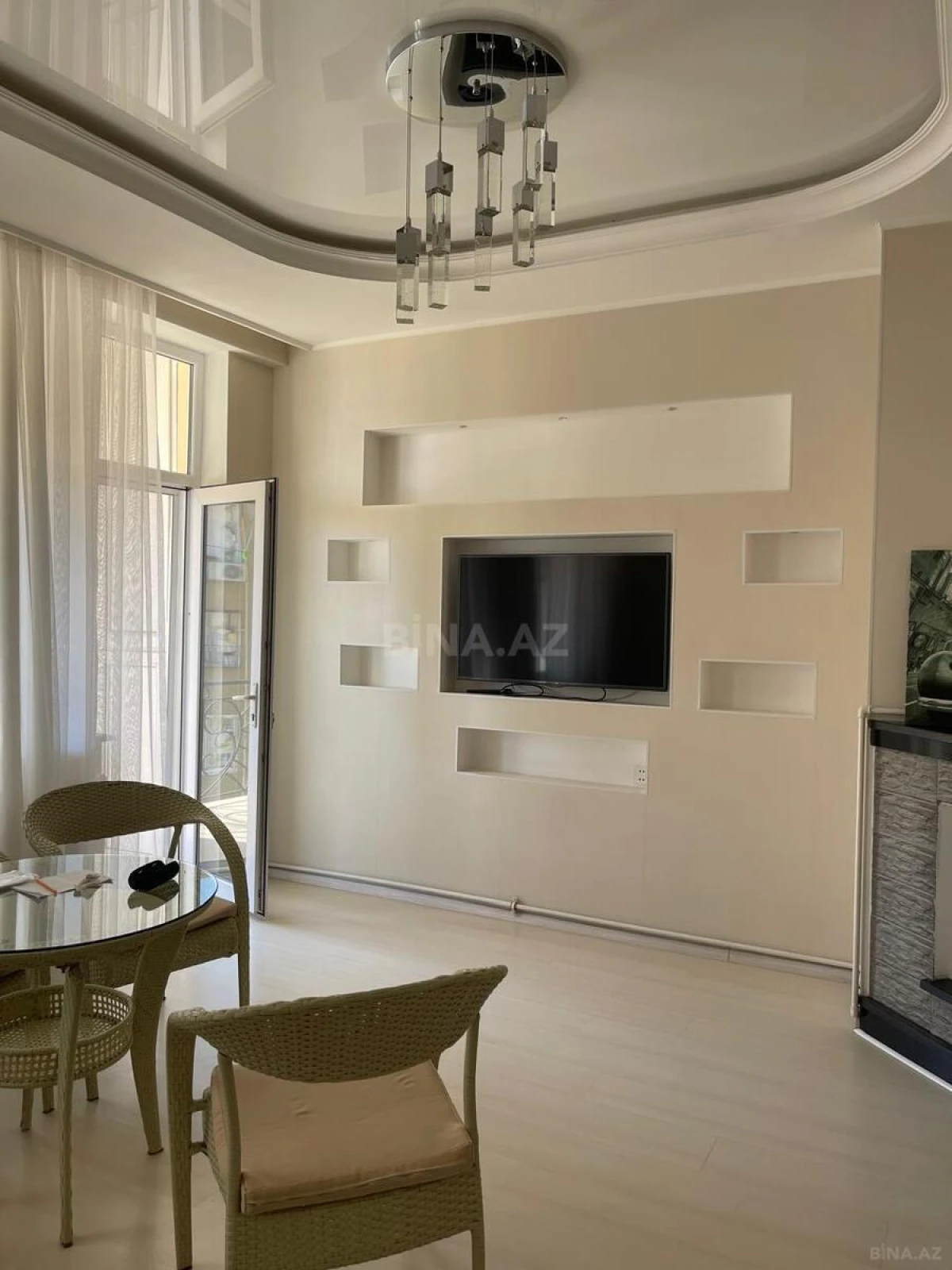 Kirayə verilir 2 otaqlı mənzil 70 m²