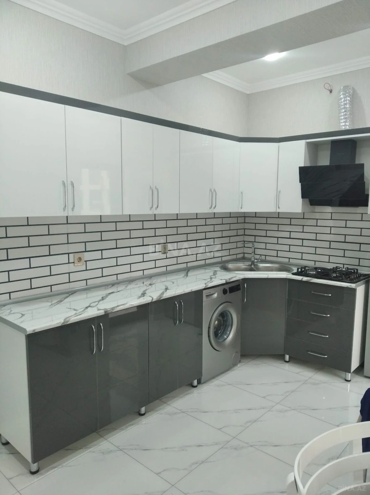Kirayə verilir 2 otaqlı mənzil 85 m²