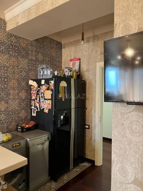 Satılır 4 otaqlı mənzil 150 m²