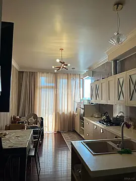 Satılır 4 otaqlı mənzil 150 m²