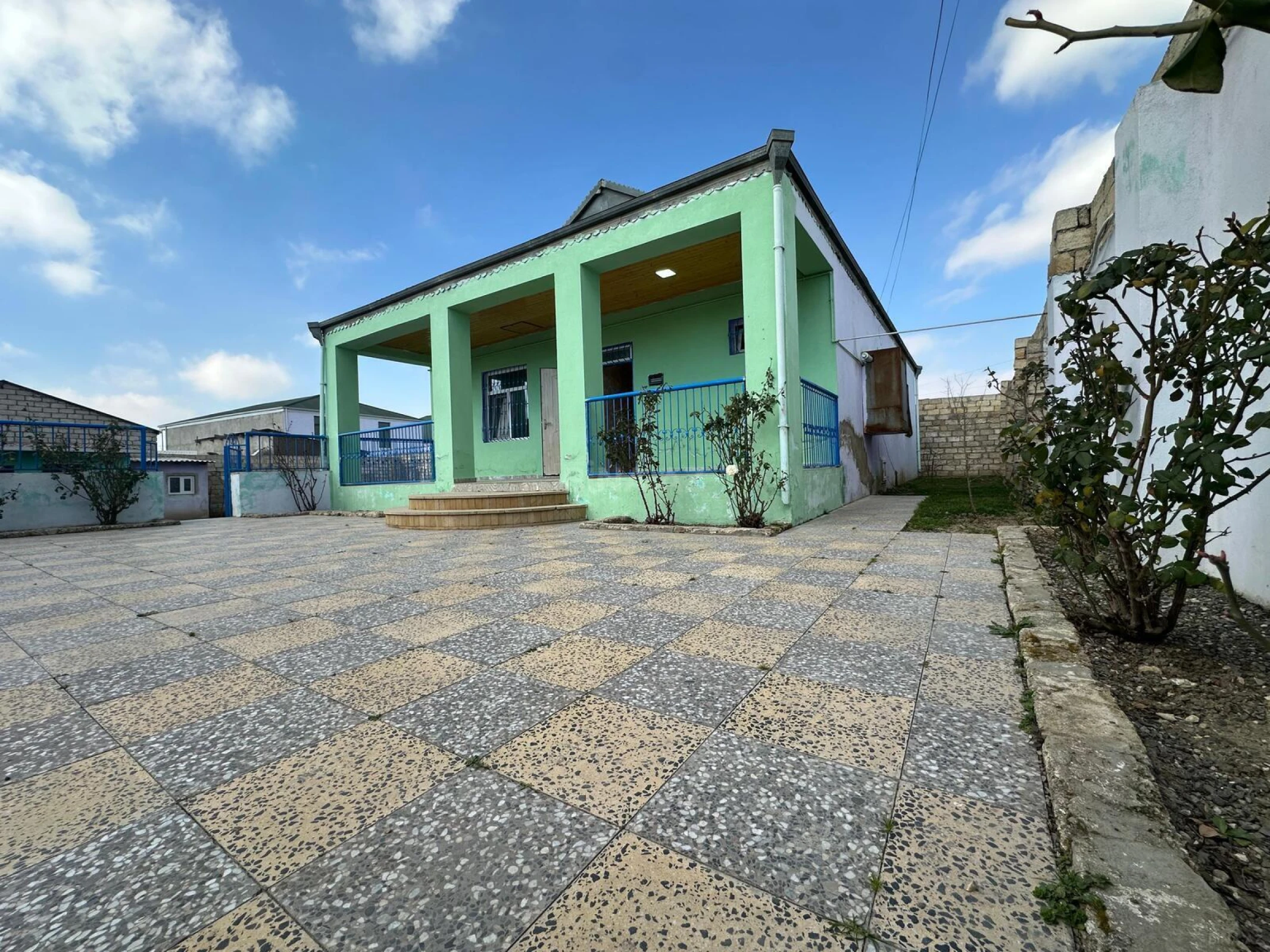 Satılır 3 otaqlı həyət evi 100 m²