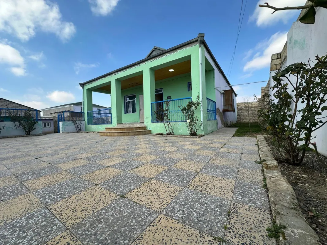 Satılır 3 otaqlı həyət evi 100 m²