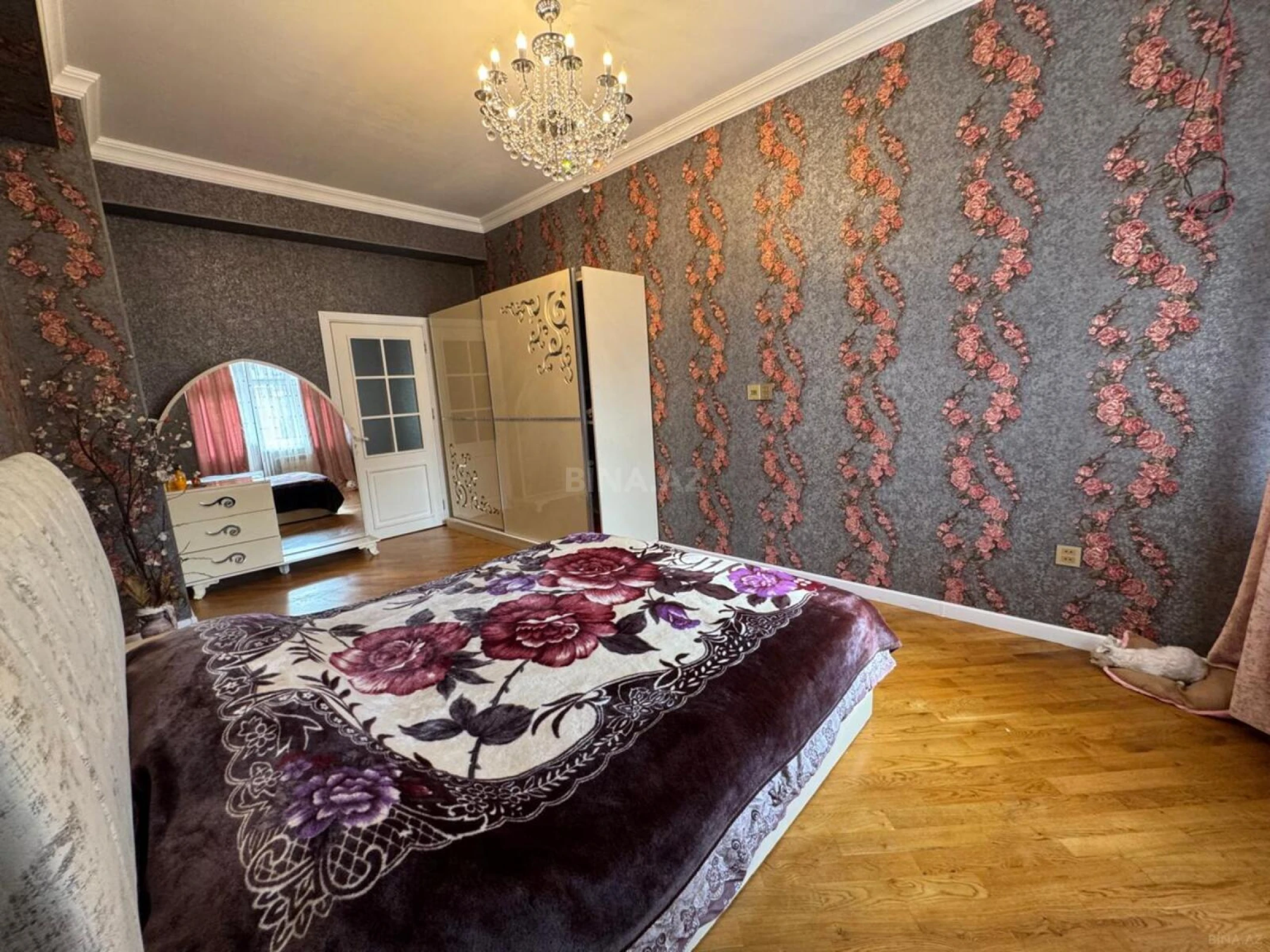 Kirayə verilir 3 otaqlı mənzil 140 m²