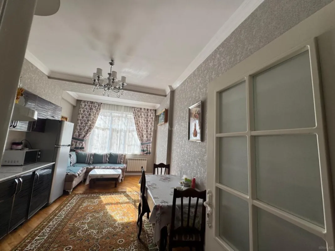 Kirayə verilir 3 otaqlı mənzil 140 m²