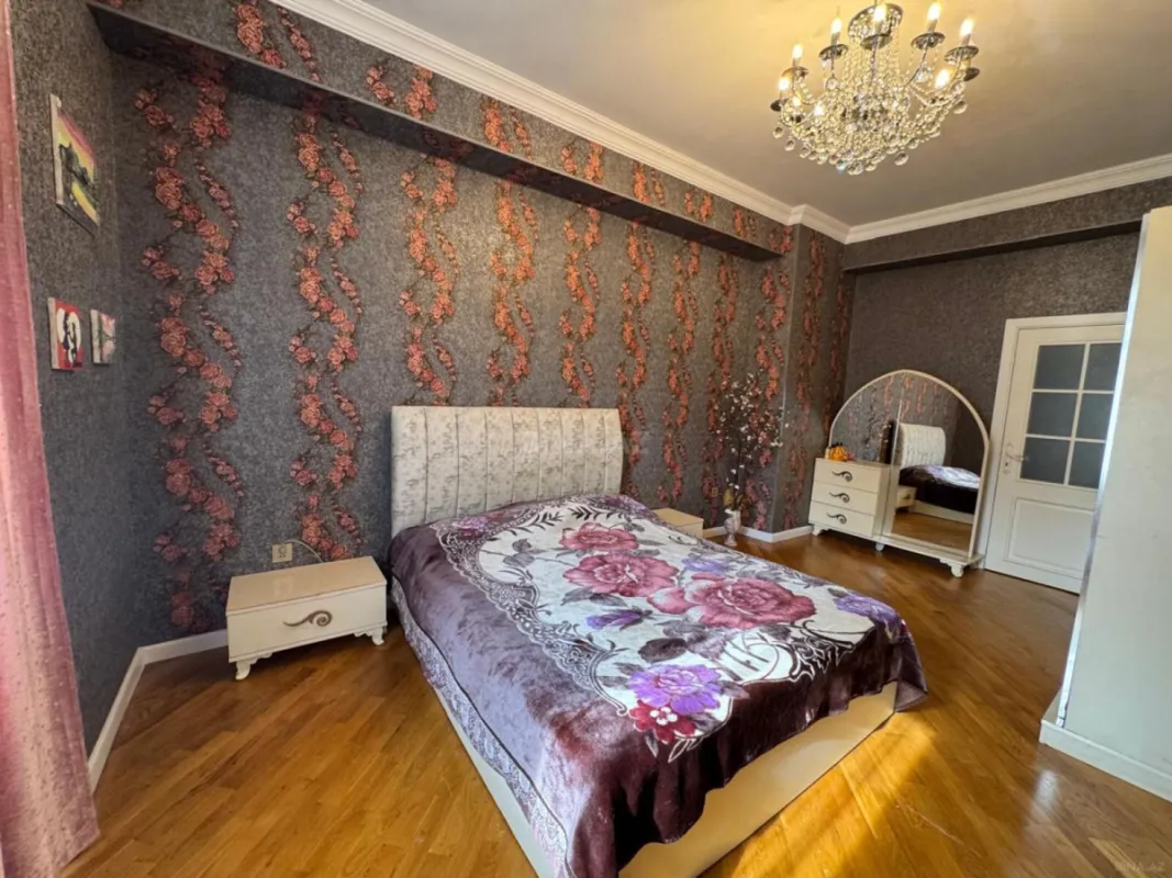Kirayə verilir 3 otaqlı mənzil 140 m²