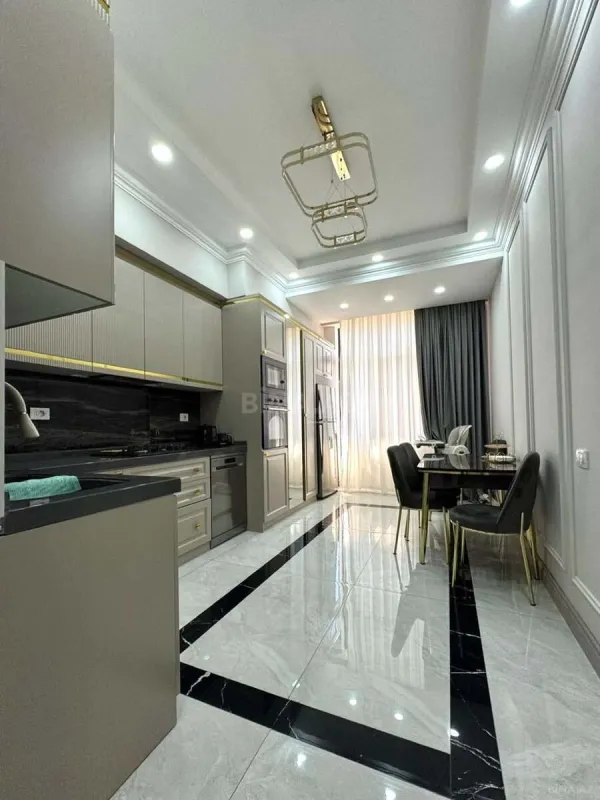 Satılır 3 otaqlı mənzil 136 m²