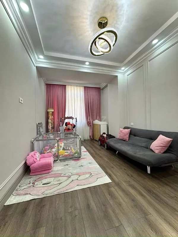 Satılır 3 otaqlı mənzil 136 m²