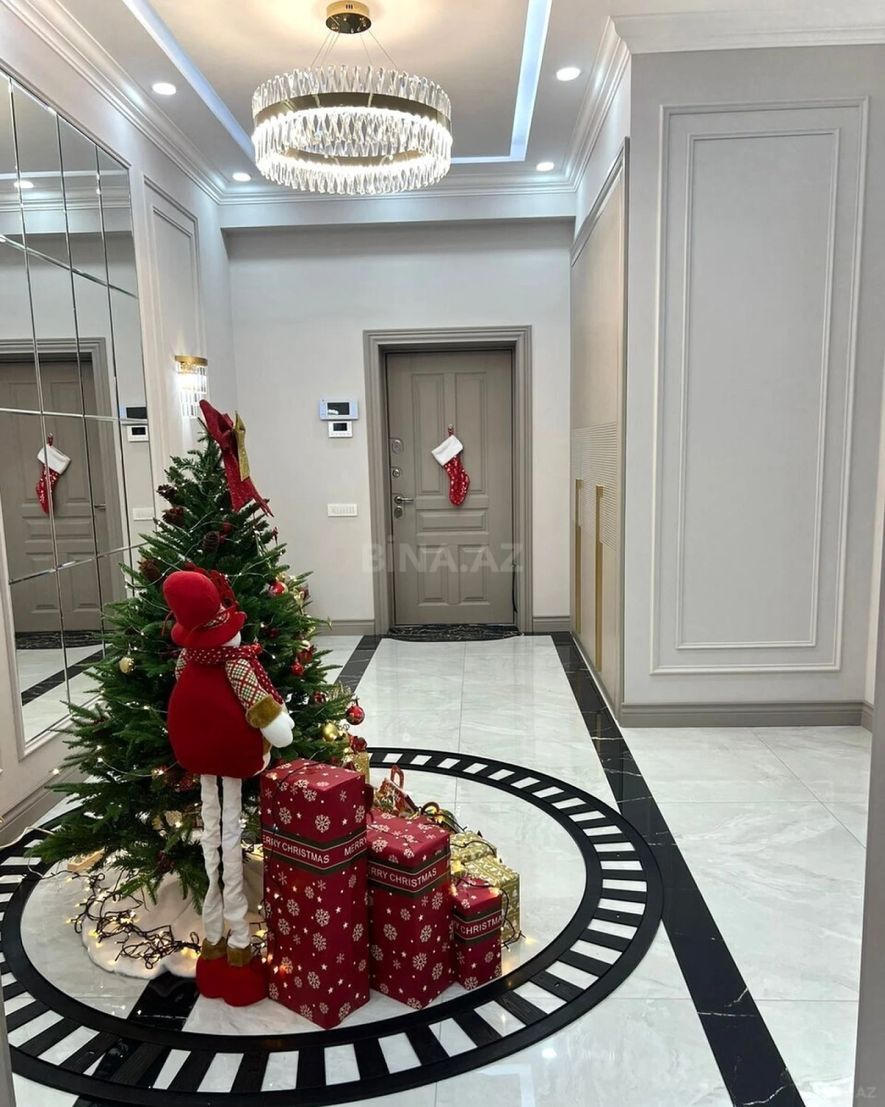 Satılır 3 otaqlı mənzil 136 m²