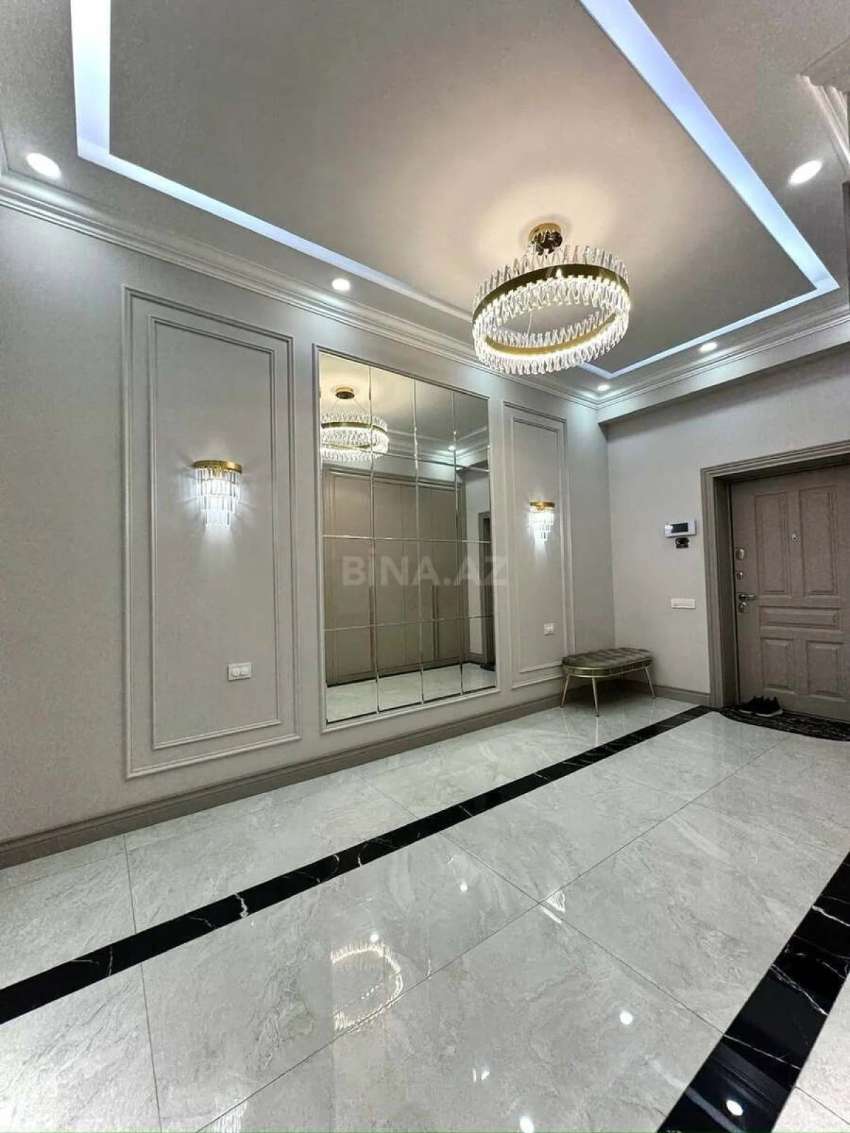 Satılır 3 otaqlı mənzil 136 m²
