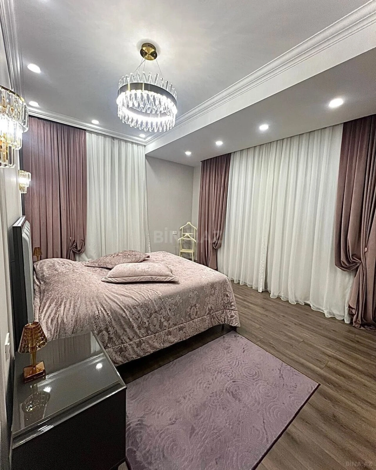 Satılır 3 otaqlı mənzil 136 m²