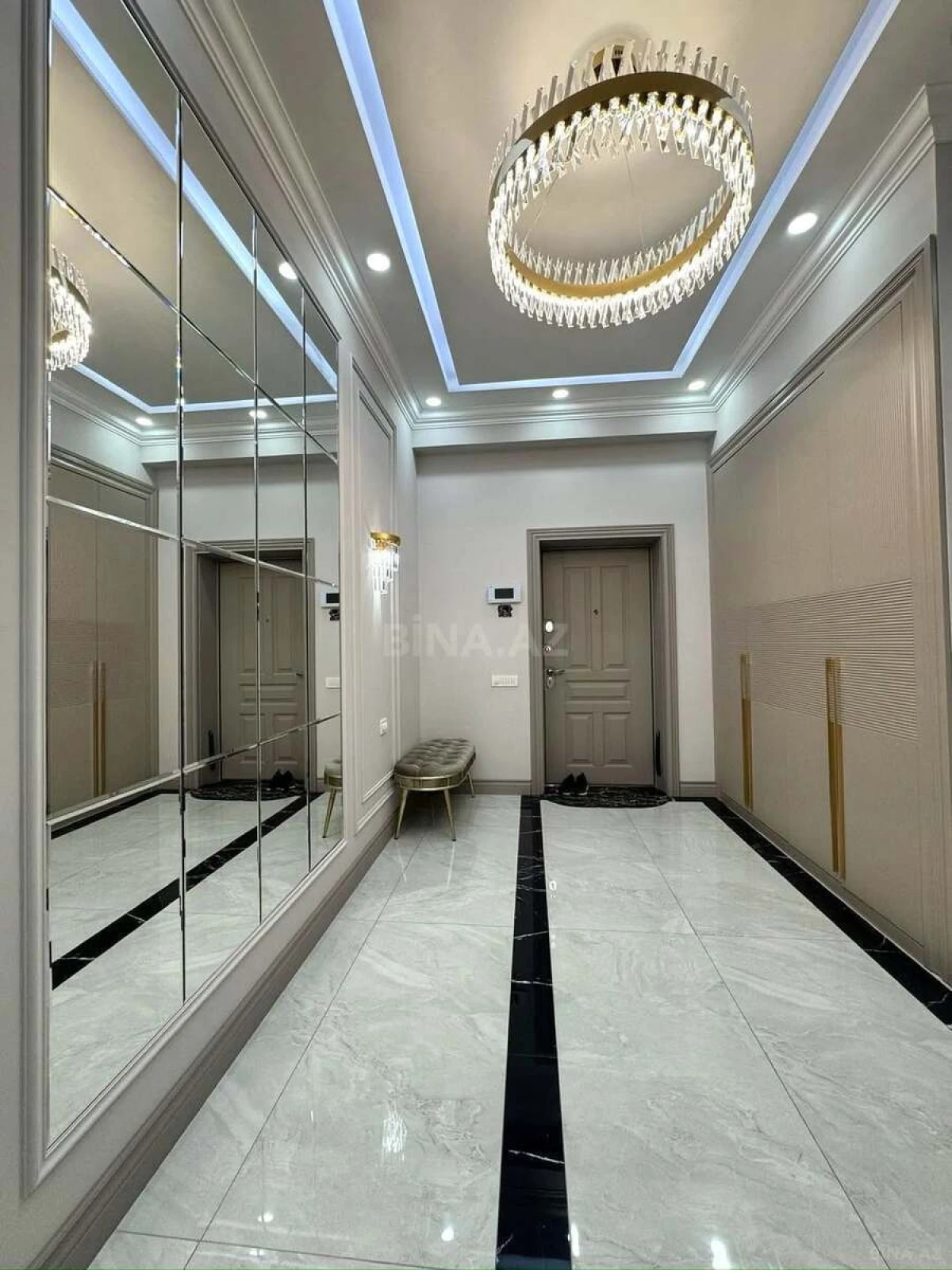 Satılır 3 otaqlı mənzil 136 m²