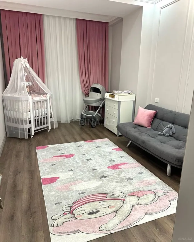 Satılır 3 otaqlı mənzil 136 m²