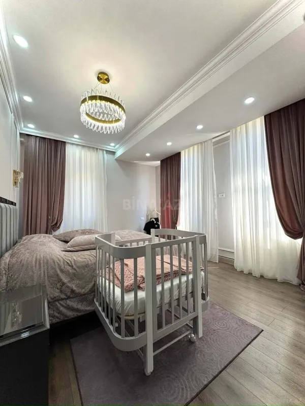 Satılır 3 otaqlı mənzil 136 m²