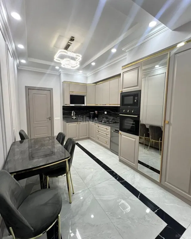 Satılır 3 otaqlı mənzil 136 m²