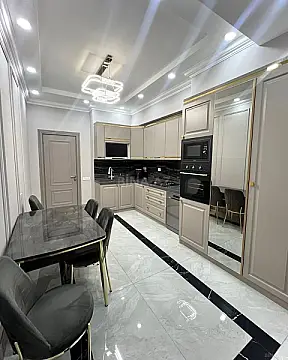 Satılır 3 otaqlı mənzil 136 m²