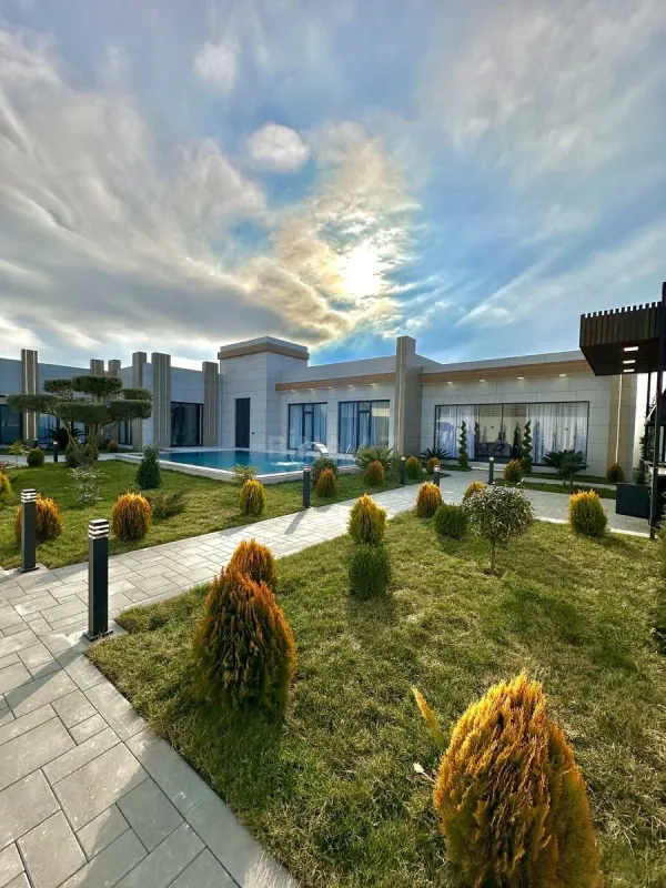 Satılır 5 otaqlı həyət evi 260 m²