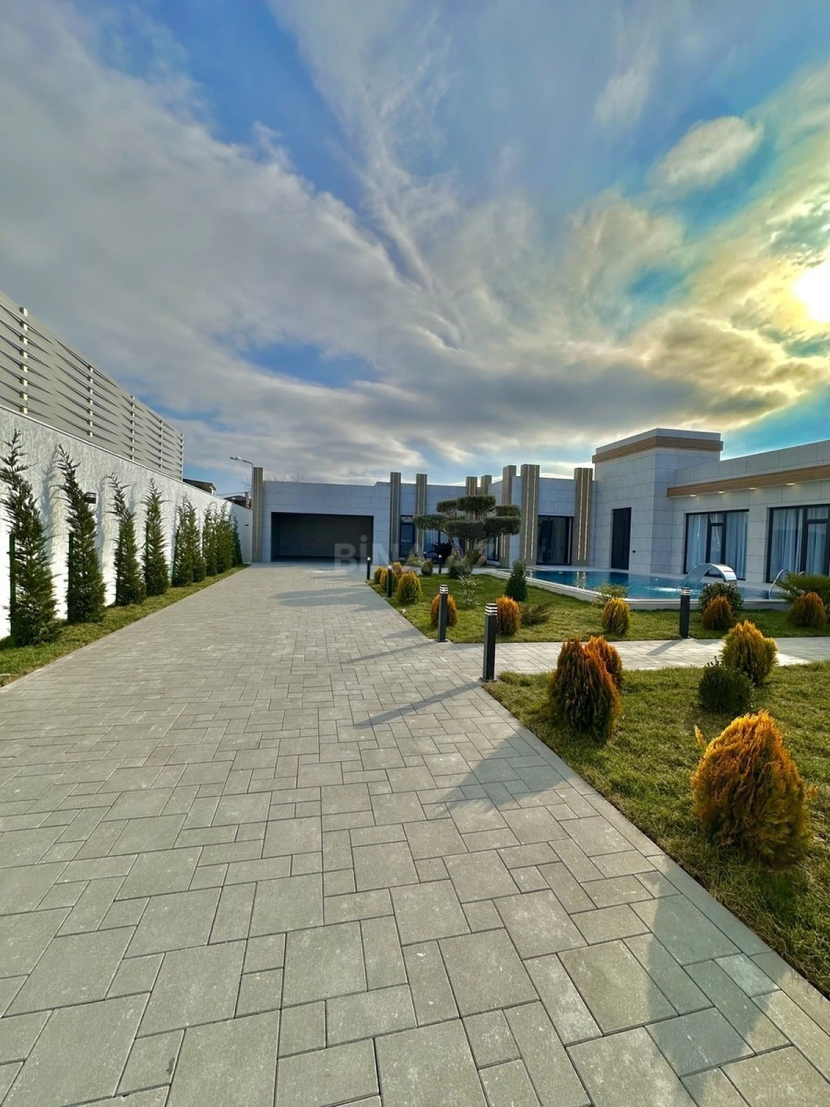 Satılır 5 otaqlı həyət evi 260 m²