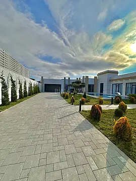 Satılır 5 otaqlı həyət evi 260 m²