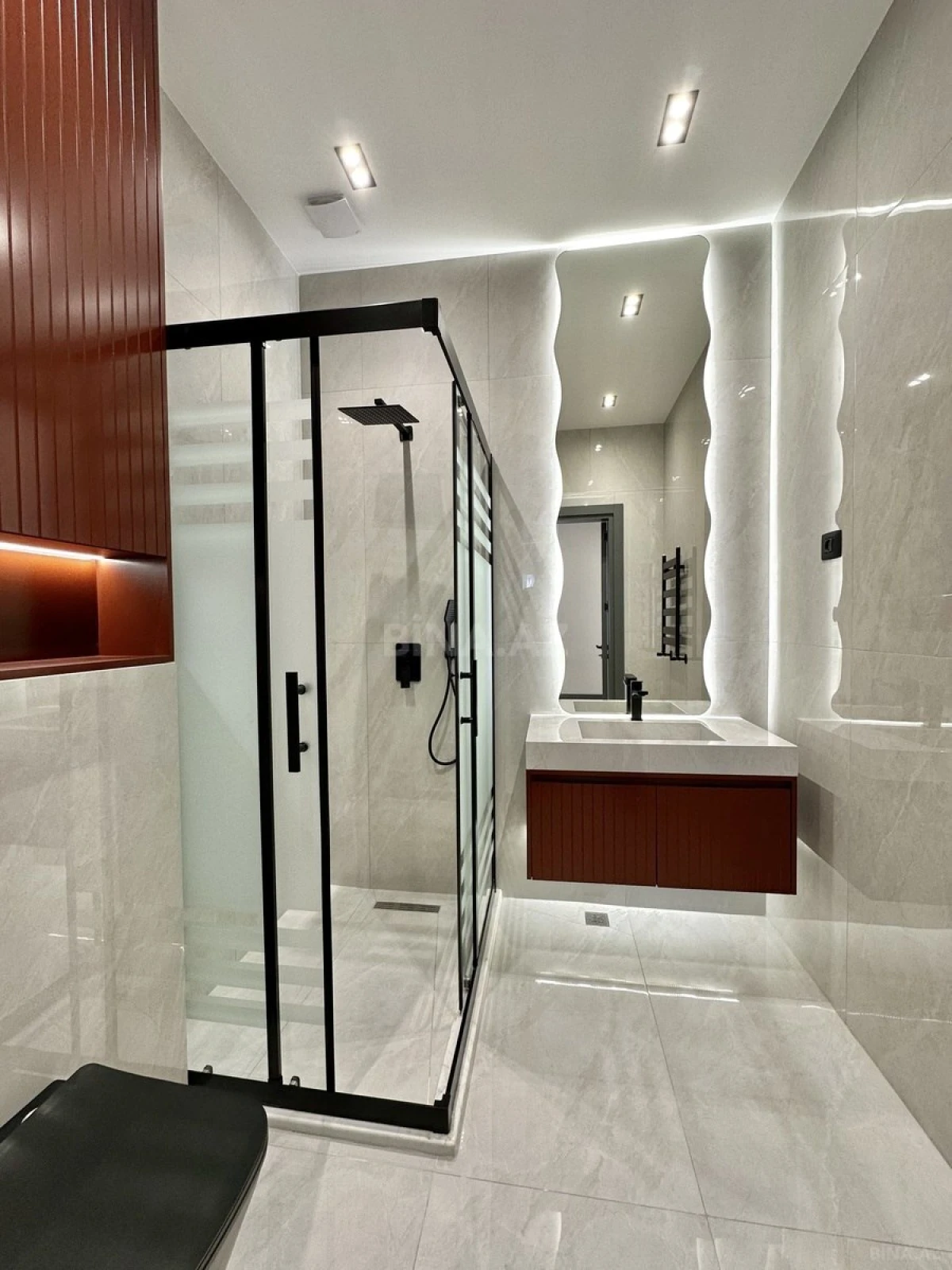 Satılır 5 otaqlı həyət evi 260 m²